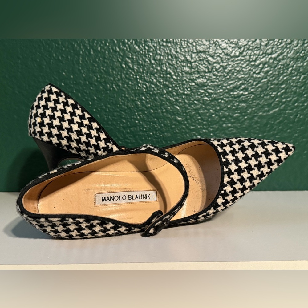 MANOLO BLAHNIK classy heels